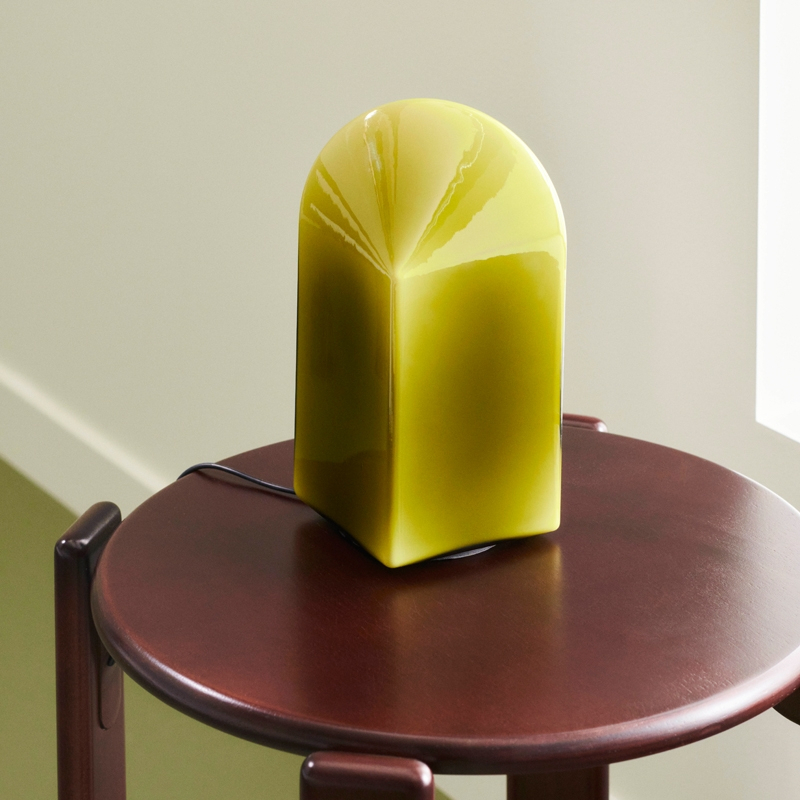 Lampe à poser PARADE 240 Vert mousse HAY