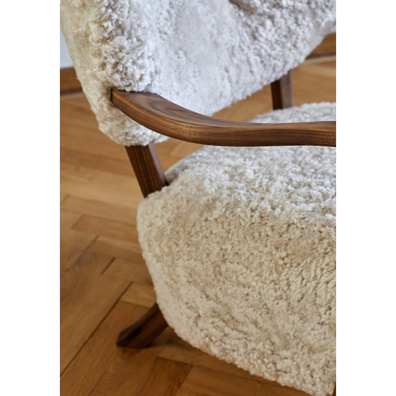 Fauteuil WULFF ATD2 & Pouf ATD3 Sheepskin Moonlight AND TRADITION