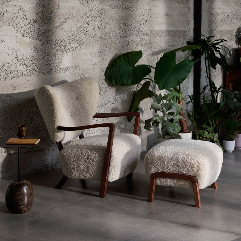 Fauteuil WULFF ATD2 & Pouf ATD3 Sheepskin Moonlight AND TRADITION