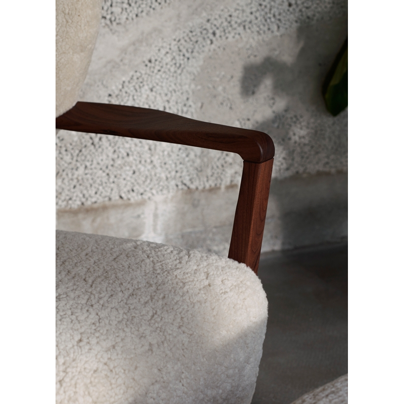 Fauteuil WULFF ATD2 & Pouf ATD3 Sheepskin Moonlight AND TRADITION
