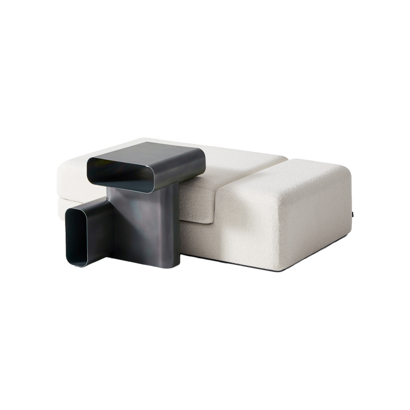 Table d'appoint guéridon SOFT CORNERS Verni texturé couleur fonte CASSINA