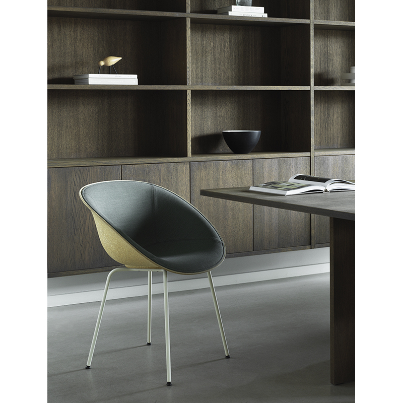 Chaise MAT avec accoudoirs Face avant rembourrée Steelcut Trio 966/ chanvre Normann Copenhagen