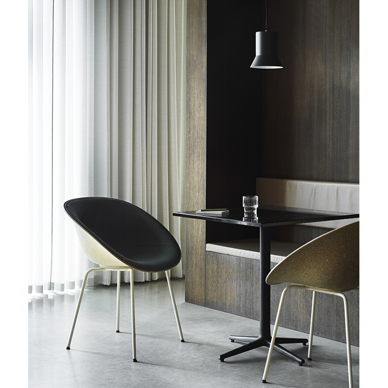 Chaise MAT avec accoudoirs Face avant rembourrée Steelcut Trio 966/ chanvre Normann Copenhagen