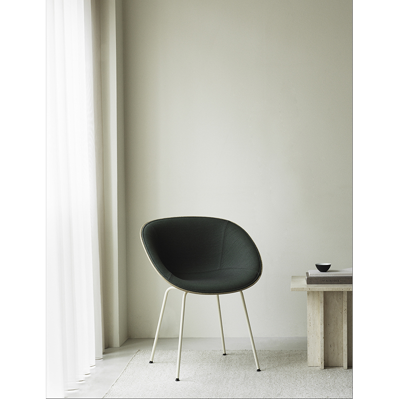 Chaise MAT avec accoudoirs Face avant rembourrée Steelcut Trio 966/ chanvre Normann Copenhagen