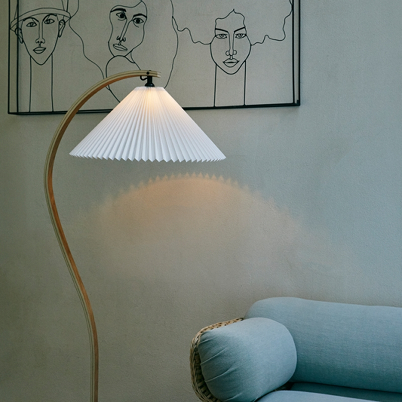 Lampadaire TIMBERLINE Blanc GUBI