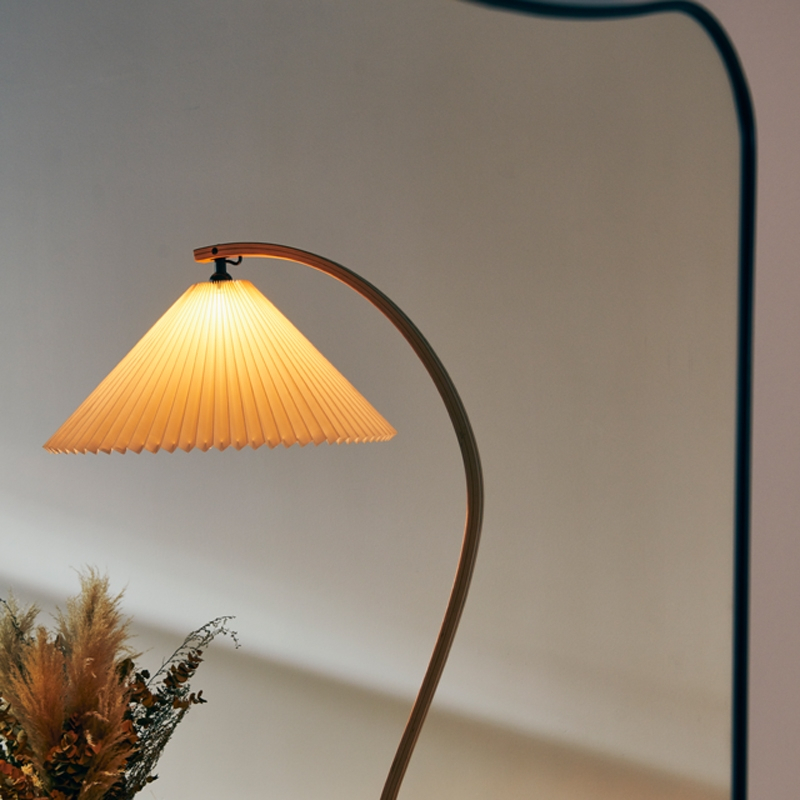 Lampadaire TIMBERLINE Blanc GUBI