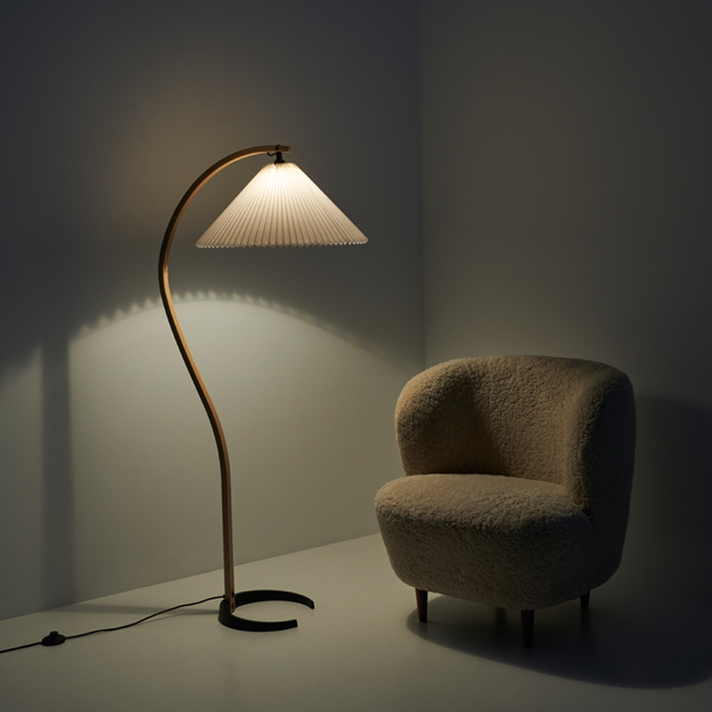 Lampadaire TIMBERLINE Blanc GUBI