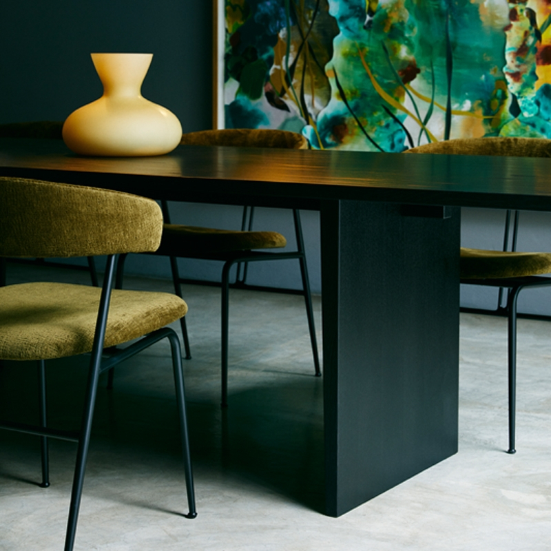 Table PRIVATE Frêne brun noir GUBI