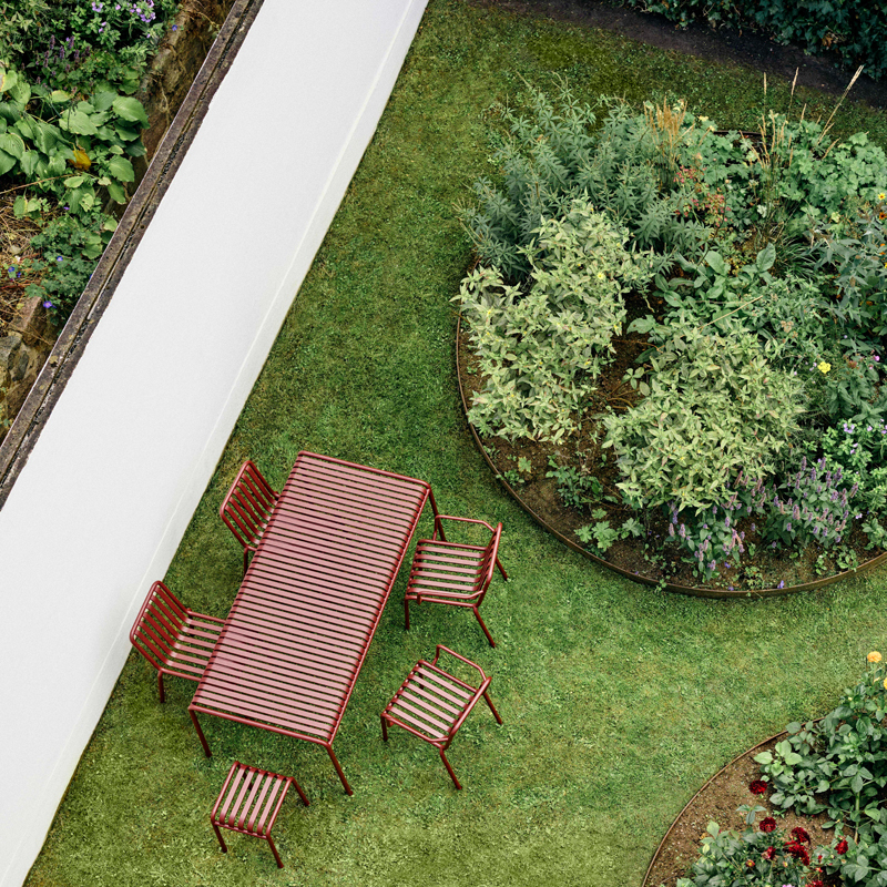 Chaise extérieur PALISSADE avec accoudoirs Rouge fer HAY