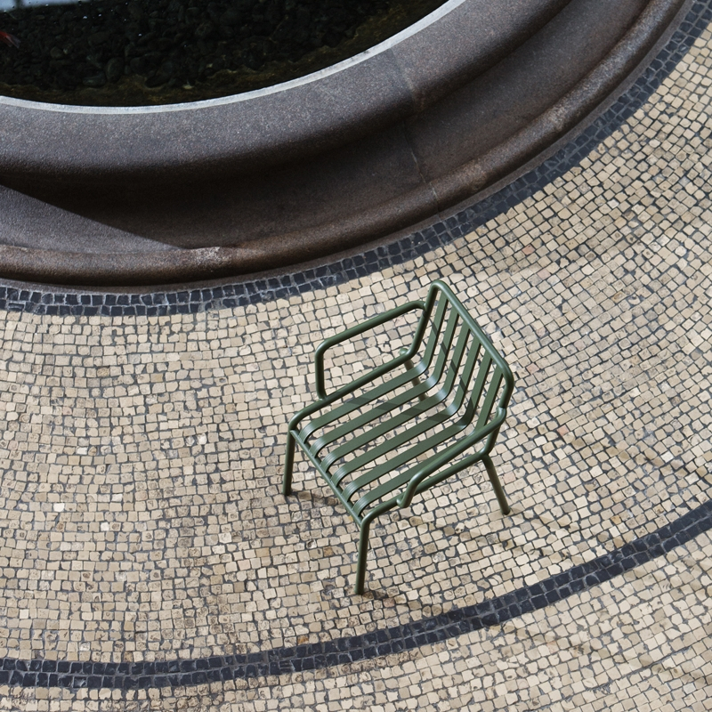 Chaise extérieur PALISSADE avec accoudoirs Vert olive HAY