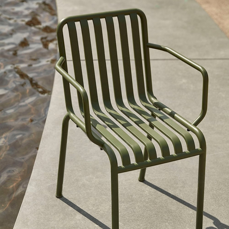Chaise extérieur PALISSADE avec accoudoirs Vert olive HAY