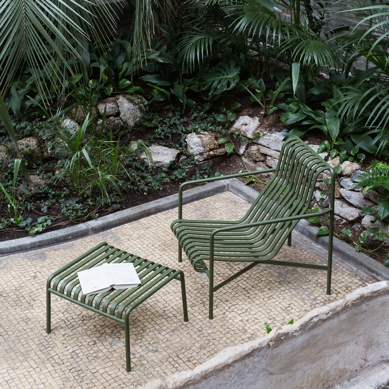 Fauteuil extérieur PALISSADE LOUNGE dossier haut Gris clair HAY