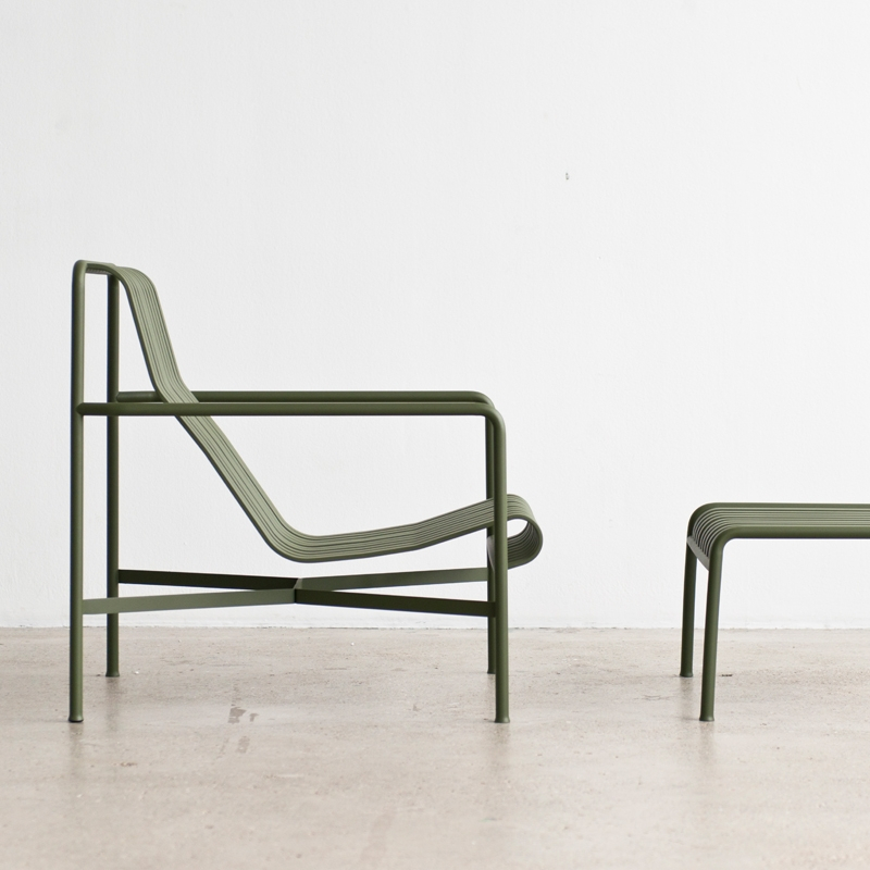 Fauteuil extérieur PALISSADE LOUNGE dossier haut Gris clair HAY