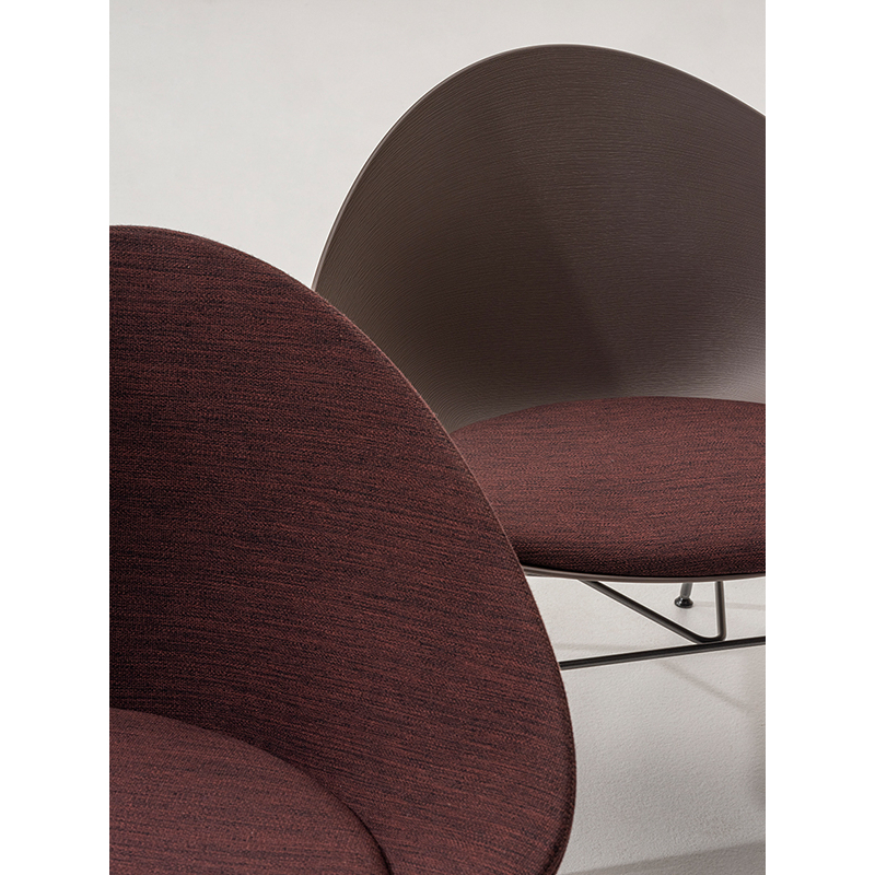 Fauteuil ADELL piètement luge avec coussin Olive/ Atom 124 ARPER