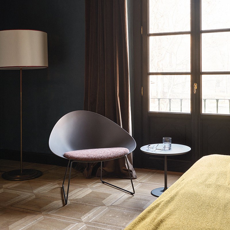 Fauteuil ADELL piètement luge avec coussin Olive/ Atom 124 ARPER