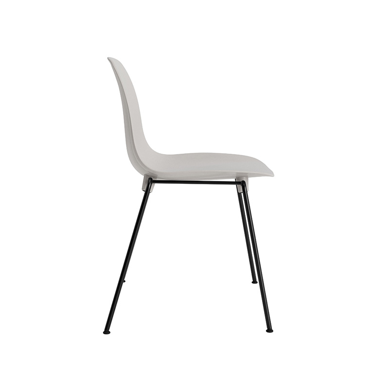 Chaise FORM EMPILABLE Gris chaud Normann Copenhagen