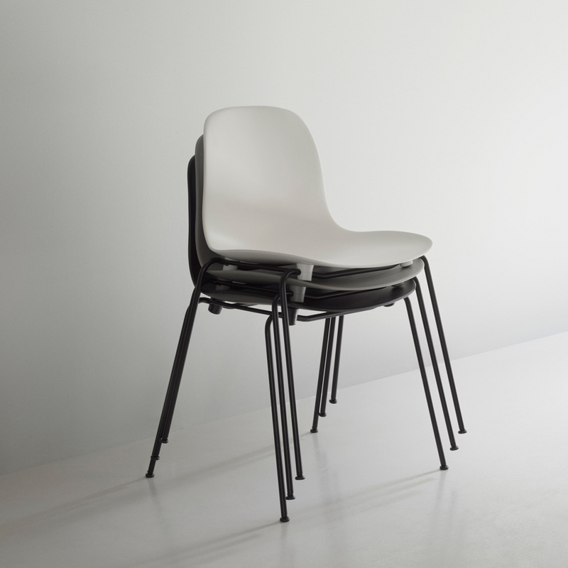 Chaise FORM EMPILABLE Gris Normann Copenhagen
