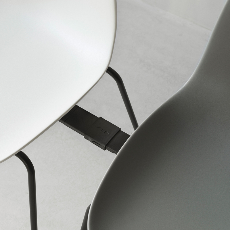 Chaise FORM EMPILABLE Gris Normann Copenhagen