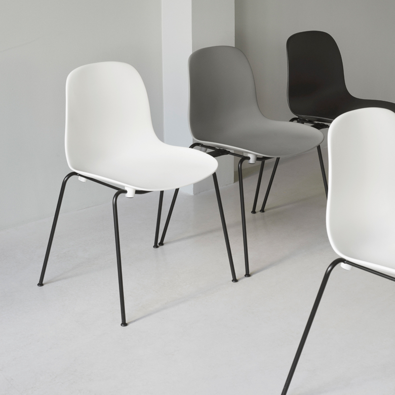 Chaise FORM EMPILABLE Gris Normann Copenhagen