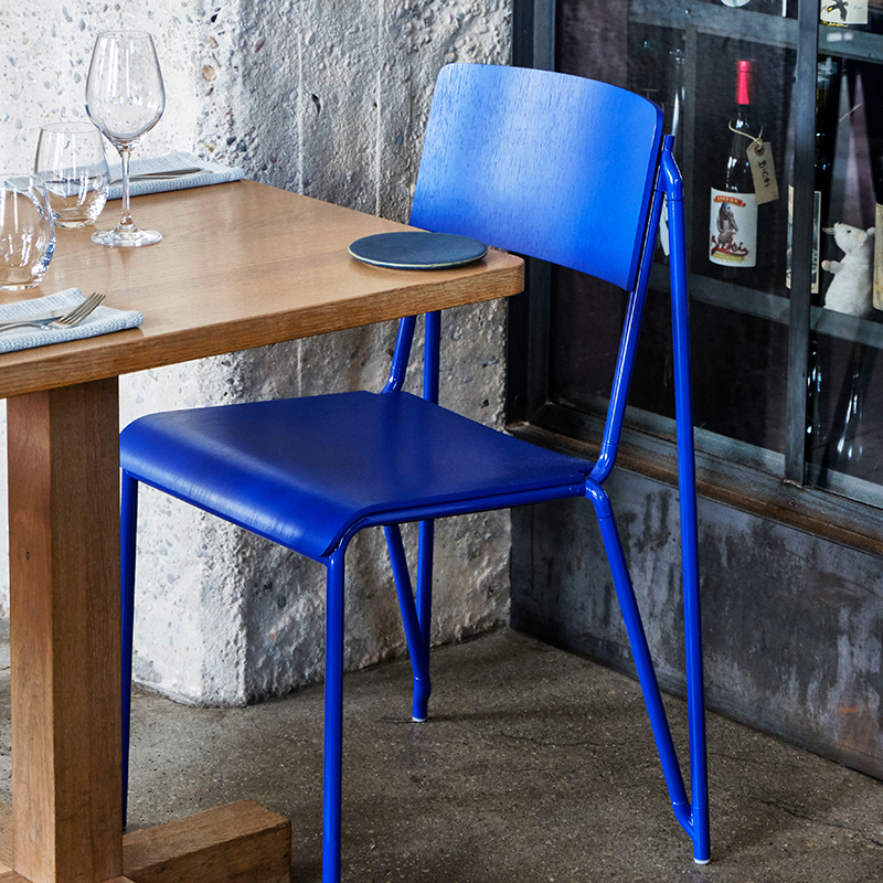 Chaise PETIT STANDARD Bleu ultra marine/ pieds bleu ultra marine HAY