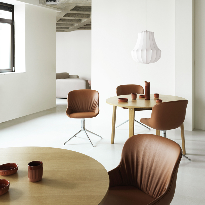 Chaise HYG COMFORT pivotant cuir Brandy 41574 Normann Copenhagen