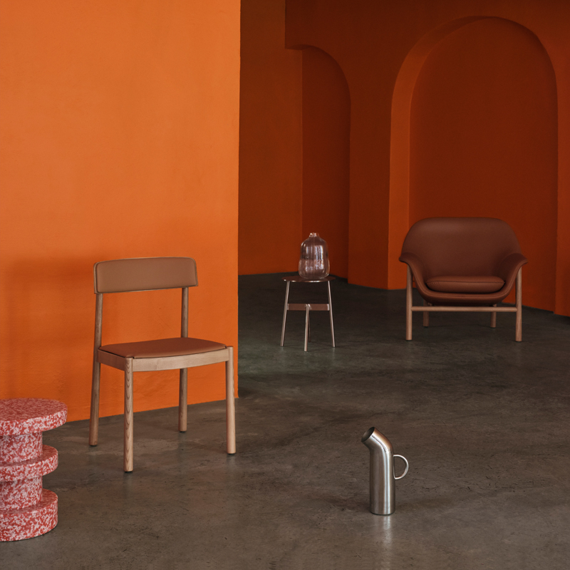 Fauteuil DRAPE LOW pieds bois Brandy 41574 Normann Copenhagen