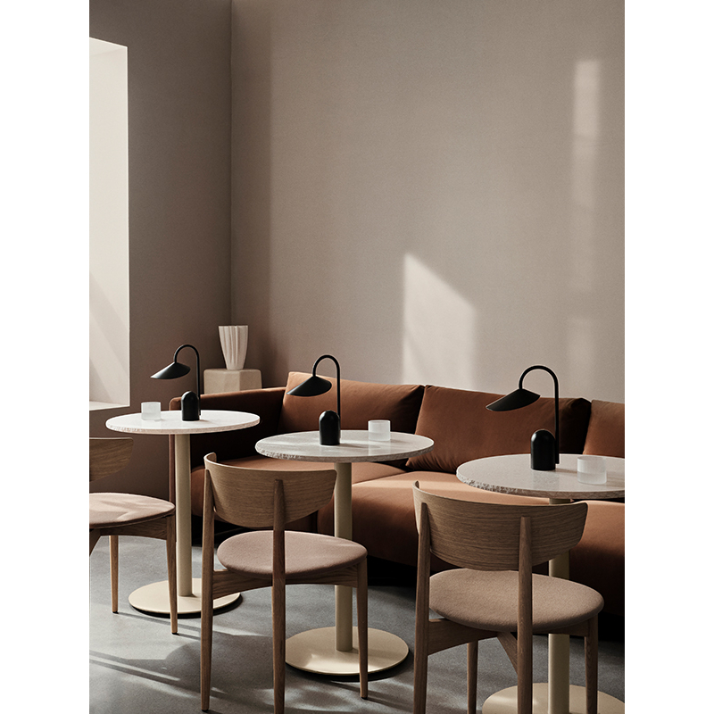 Lampe à poser ARUM Portable Cachemire FERM LIVING