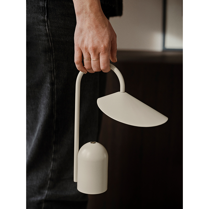 Lampe à poser ARUM Portable Vert FERM LIVING