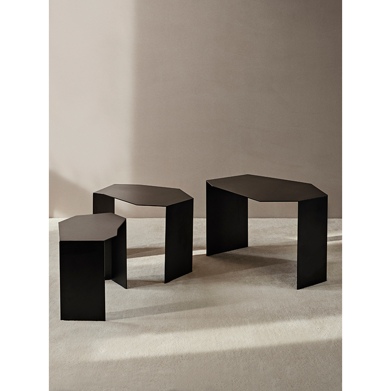 Table basse SHARD CLUSTER Set de 3 tables gigognes Noir FERM LIVING
