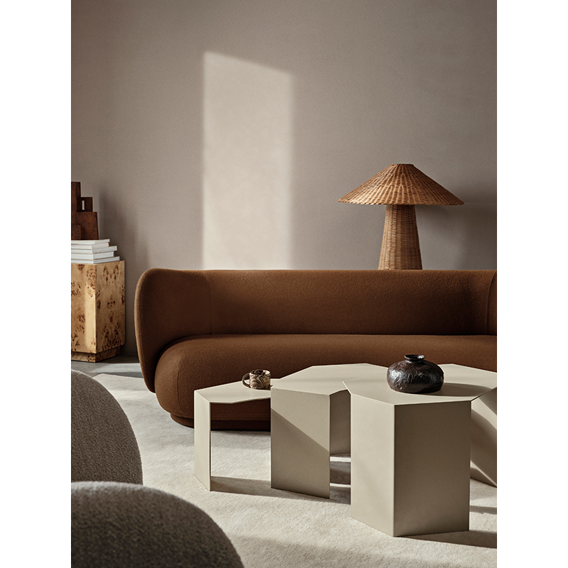 Table basse SHARD CLUSTER Set de 3 tables gigognes Cachemire FERM LIVING