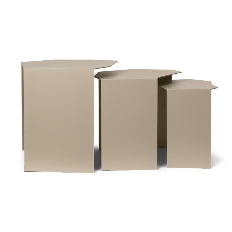 Table basse SHARD CLUSTER Set de 3 tables gigognes Cachemire FERM LIVING