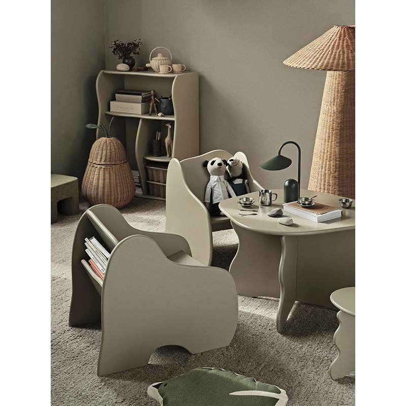 Rangement enfant Bibliothèque SLOPE Cachemire FERM LIVING