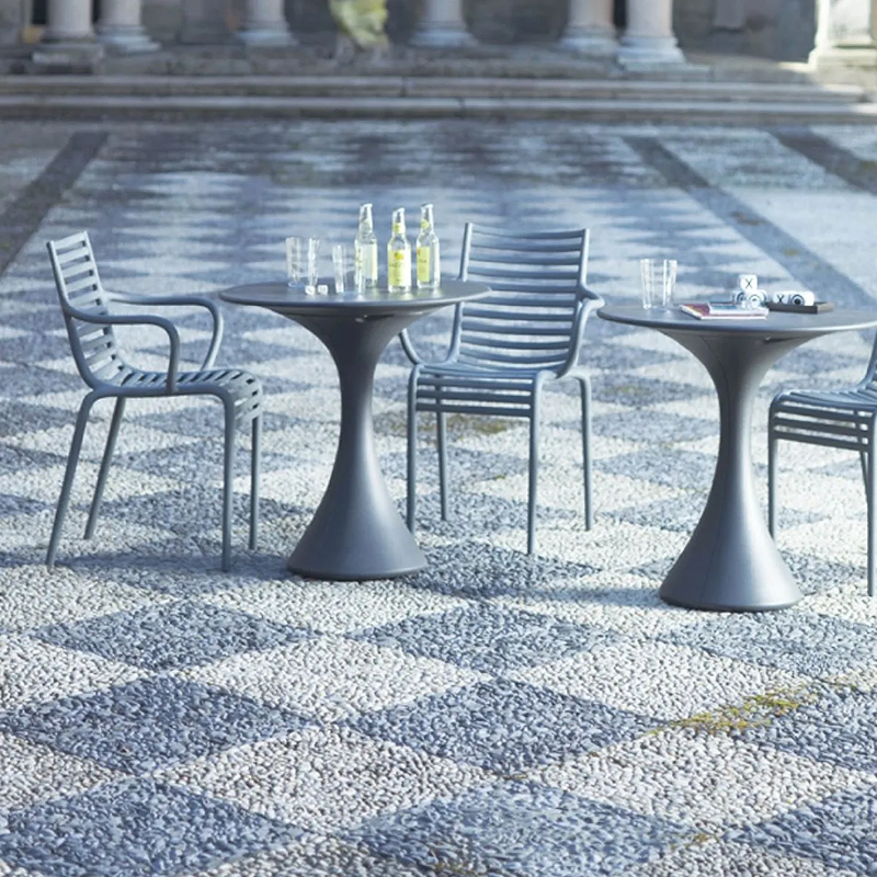 Chaise PIP-e avec accoudoirs Gris lavande DRIADE