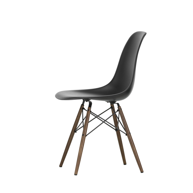 Chaise EAMES PLASTIC CHAIR DSW érable foncé Noir RE VITRA