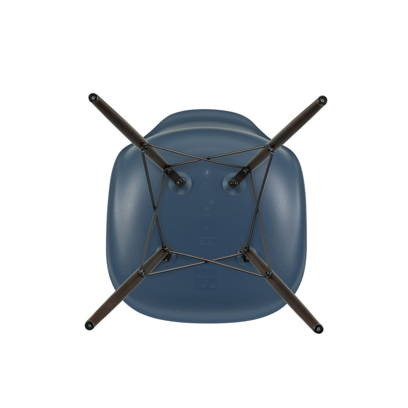 Chaise EAMES PLASTIC CHAIR DSW érable foncé Bleu de mer RE VITRA