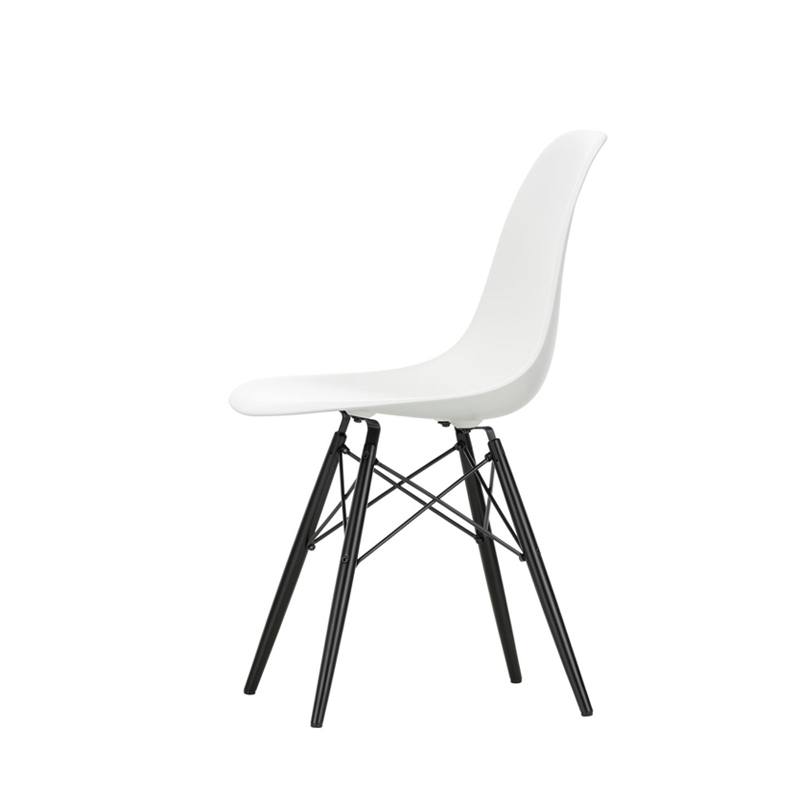 Chaise EAMES PLASTIC CHAIR DSW érable noir Blanc VITRA