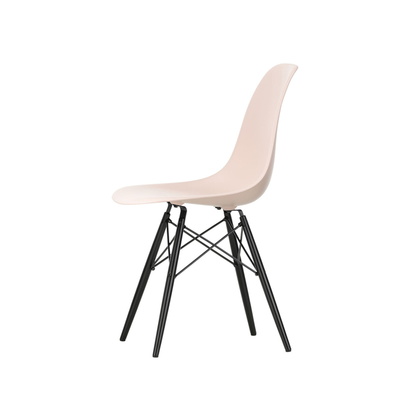 Chaise EAMES PLASTIC CHAIR DSW érable noir Rose tendre RE VITRA