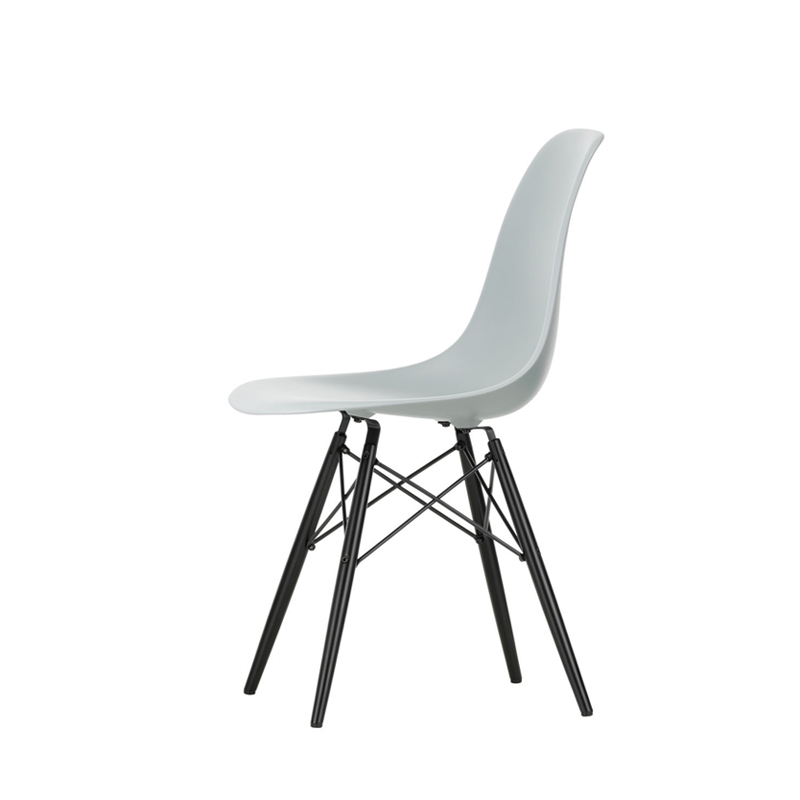 Chaise EAMES PLASTIC CHAIR DSW érable noir Gris clair RE VITRA
