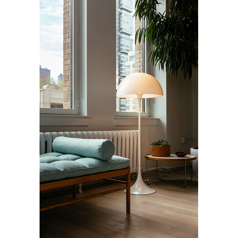 Lampadaire PANTHELLA Blanc opalin LOUIS POULSEN