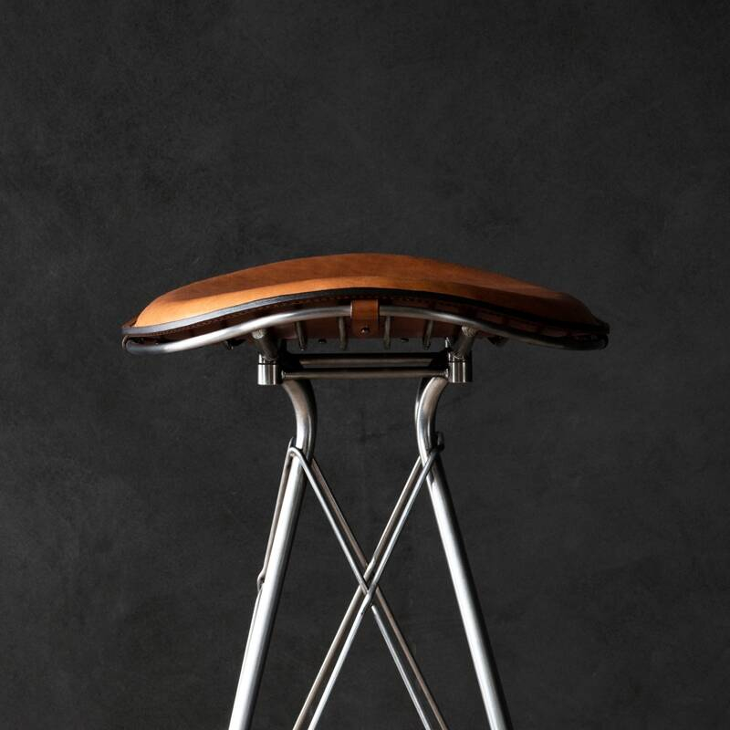 Tabouret haut WIRE BARSTOOL LOW Chrome/ Cuir Elegance Whiskey OVERGAARD & DYRMAN