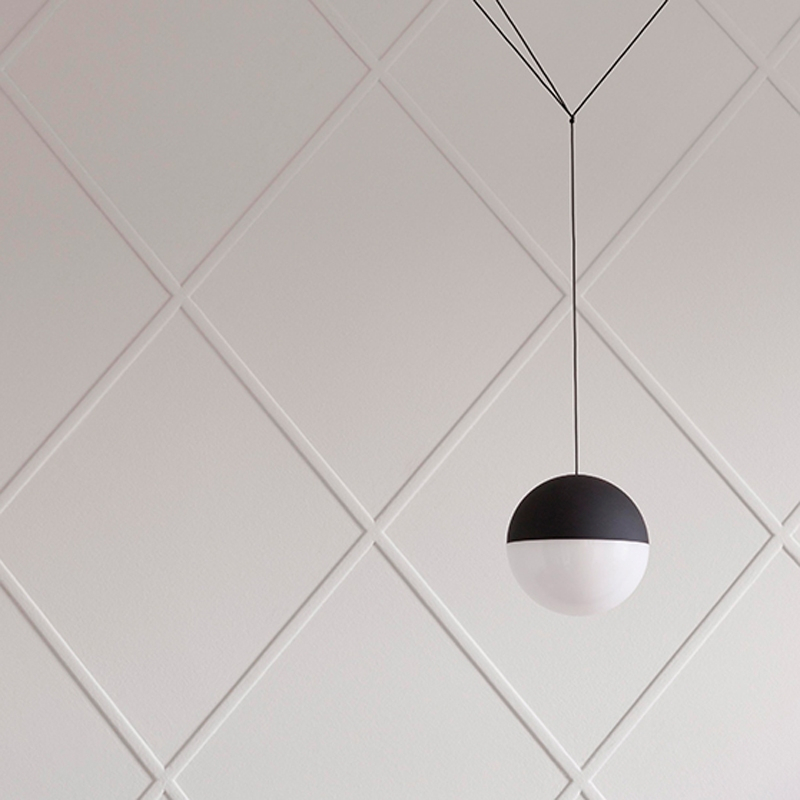 Suspension STRING LIGHT SPHERE Noir FLOS