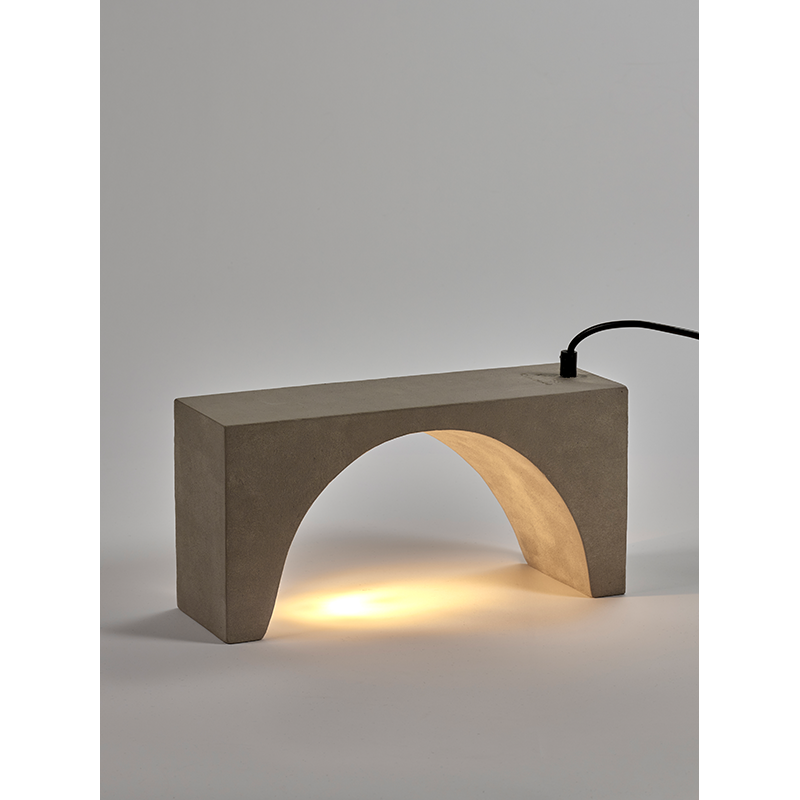 Lampe à poser TANGENT Béton gris clair SERAX