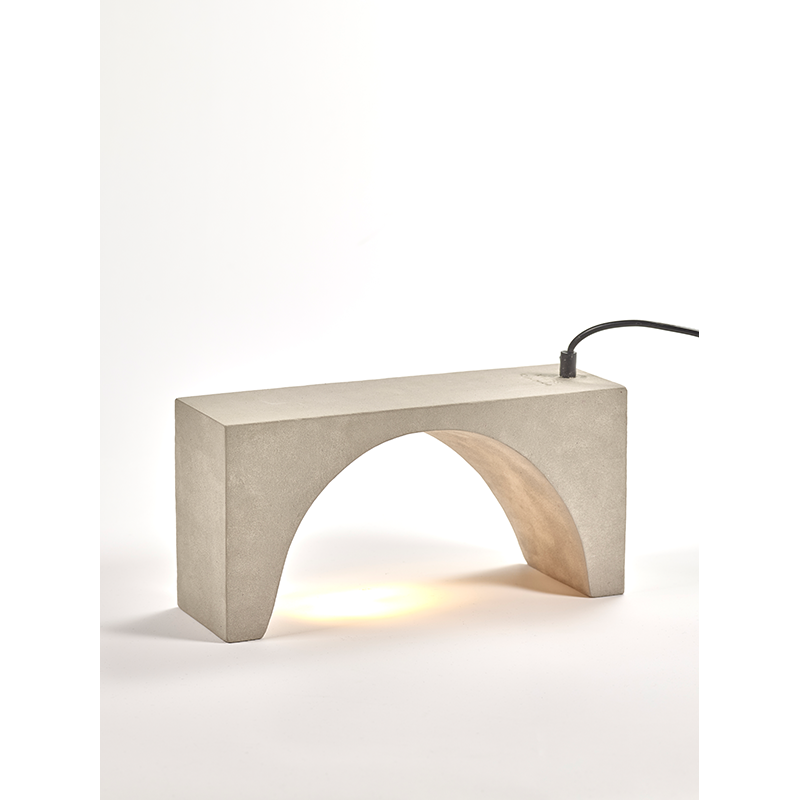 Lampe à poser TANGENT Béton gris clair SERAX