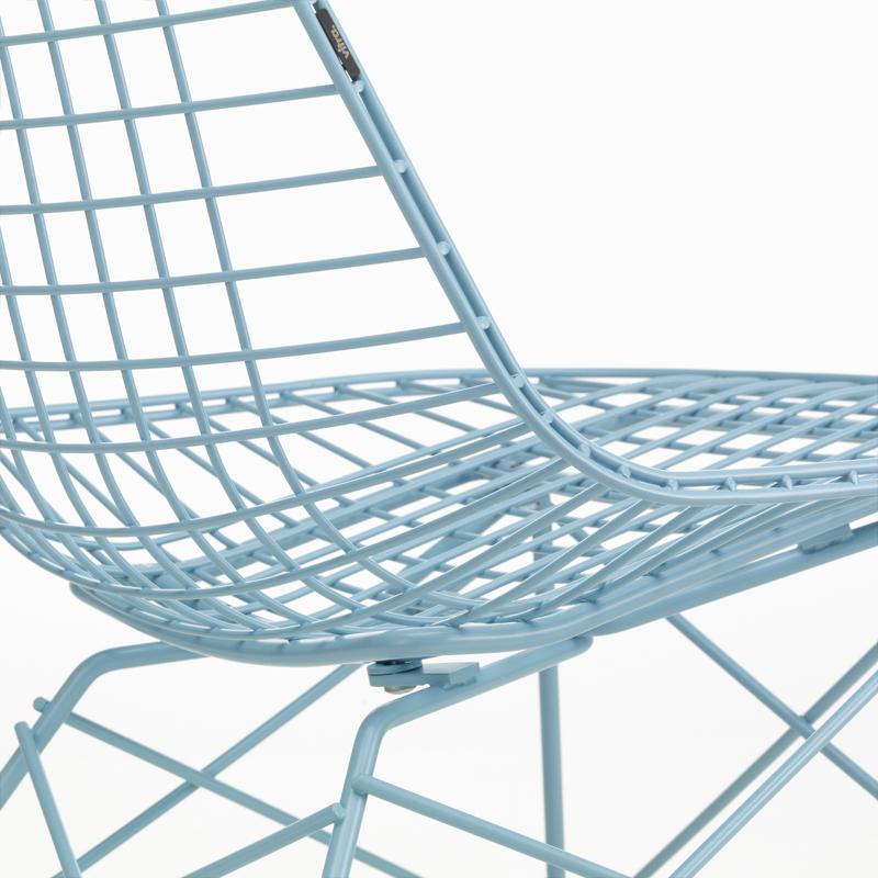 Fauteuil EAMES WIRE CHAIR LKR Bleu ciel VITRA