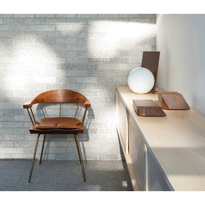 Chaise SPINDLE Noyer/ laiton satiné  BASSAMFELLOWS