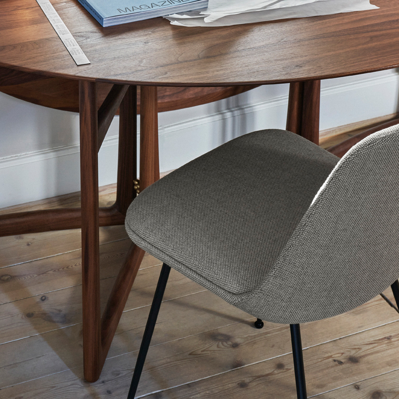 Chaise RELY HW9 Re-Wool 128/ noir AND TRADITION
