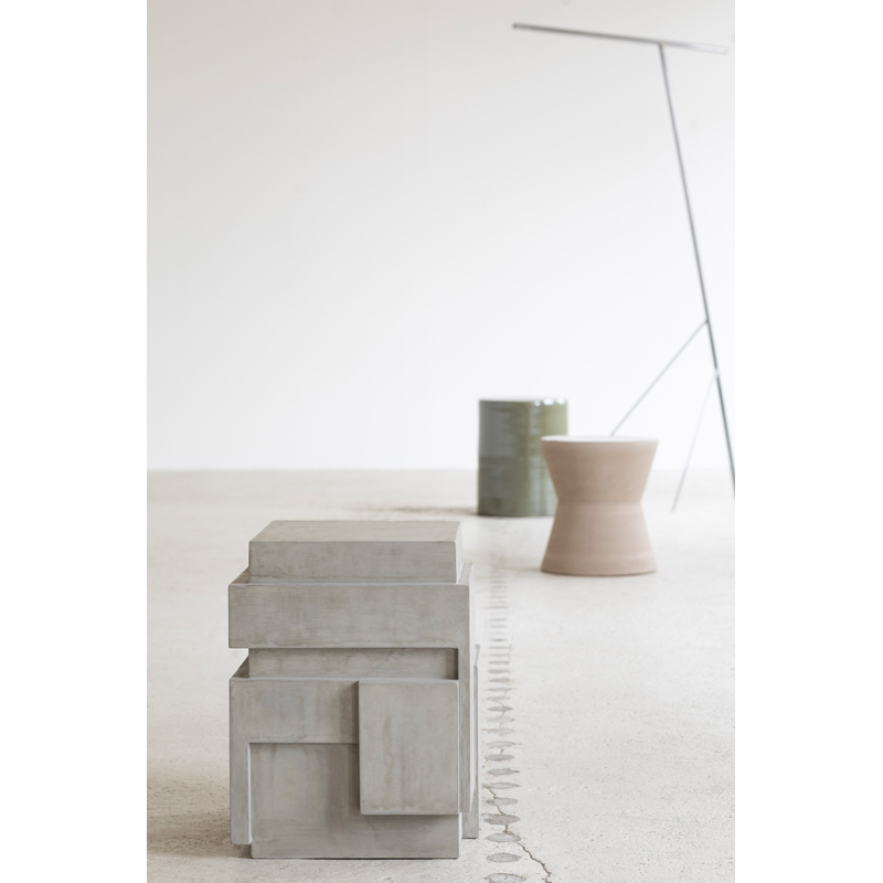 Table d'appoint guéridon CONCRETE PAWN Béton gris clair SERAX