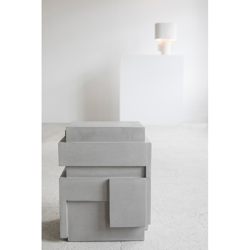 Table d'appoint guéridon CONCRETE PAWN Béton gris clair SERAX