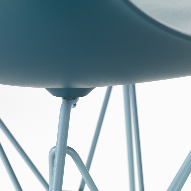 Chaise EAMES PLASTIC CHAIR DSR COLOURS Bleu de mer RE/ bleu ciel VITRA