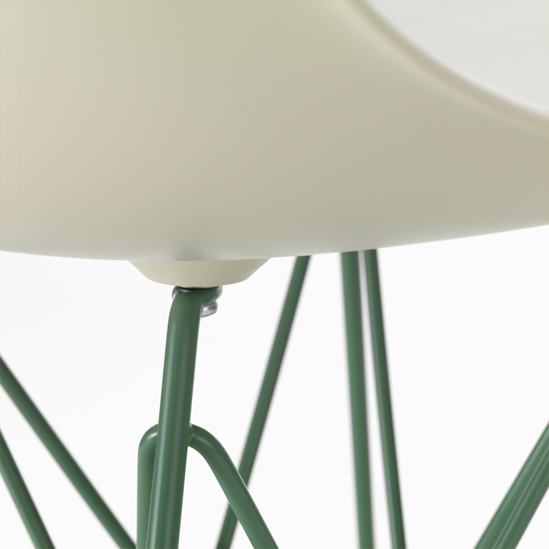 Chaise EAMES PLASTIC CHAIR DSR COLOURS Gris galet RE/ vert mousse Eames VITRA